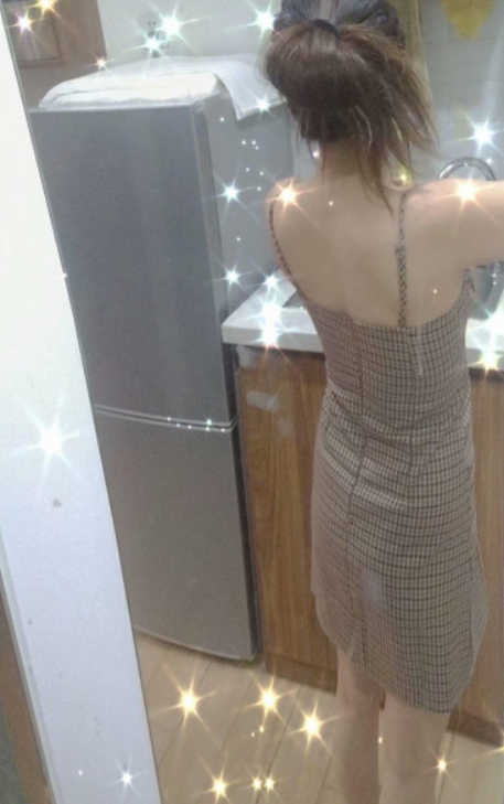 性感美女宽衣