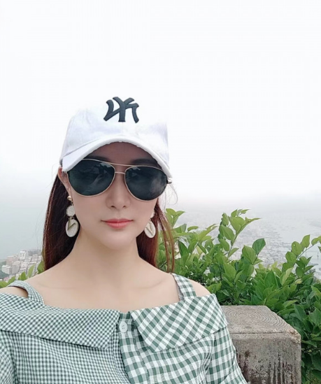 服务型美女